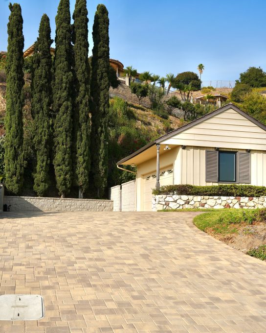 Glendale driveway installed with Courtyard pavers in Sand Stone Mocha color