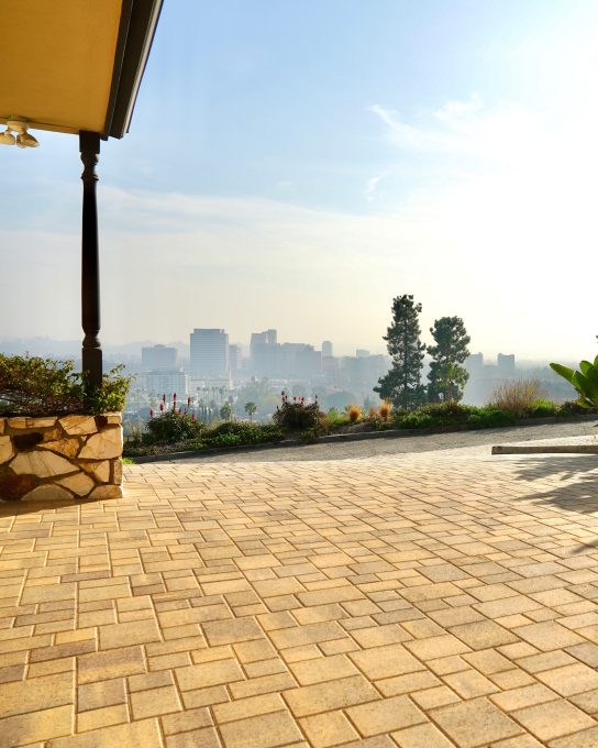 Glendale patio installed with Courtyard pavers in Sand Stone Mocha color